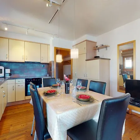 With Front Balcony 아파트